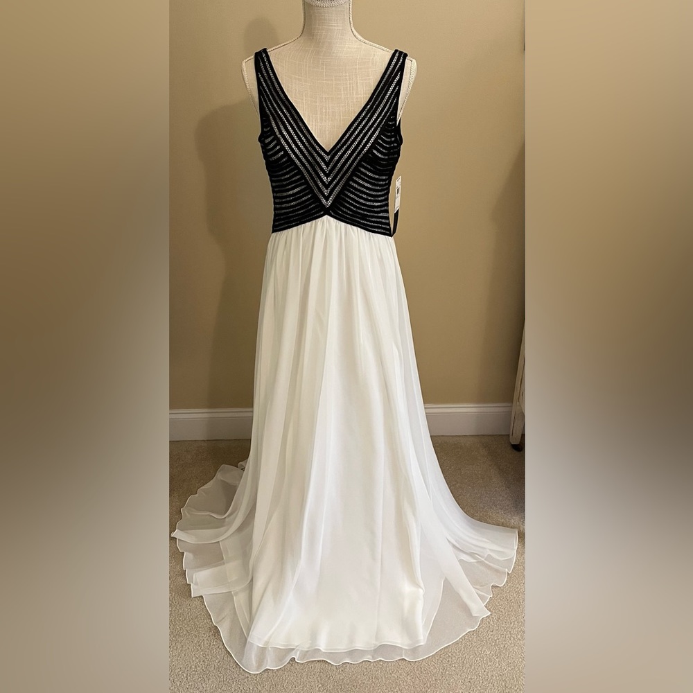 Aidan Mattox BL/W formal gown NWT